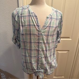 Woman’s Croft & Barrow Button Shirt  White Light Blue Pink XL.